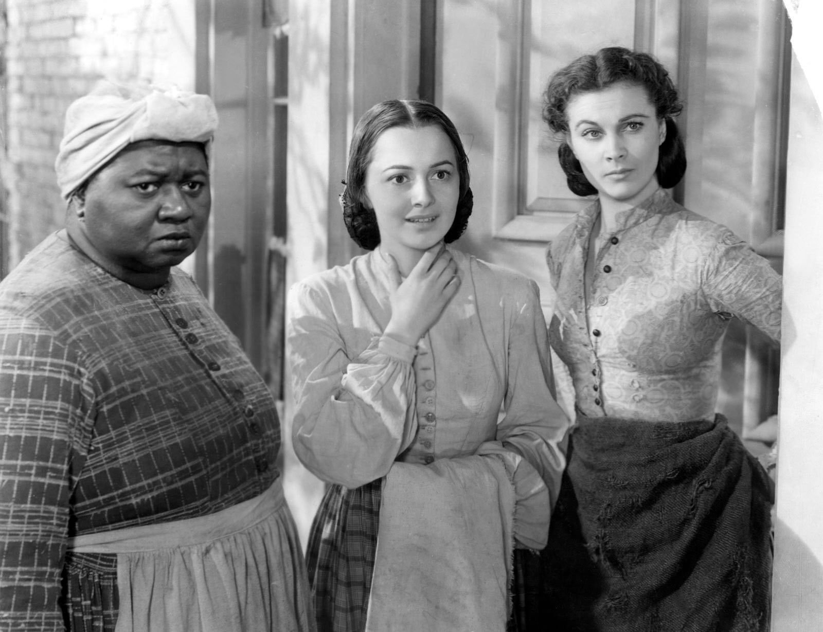 Olvia de Havilland, Hattie McDaniel y Vivien Leigh en Gone with the Wind