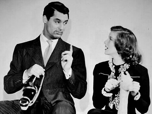 Cary Grant y Katharine Hepburn en una fotografía publicitaria para la película Holiday