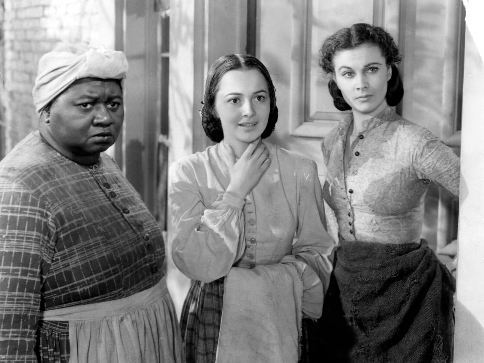 Olvia de Havilland, Hattie McDaniel y Vivien Leigh en Gone with the Wind
